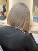 ミルクティーベージュカラーショートボブ切りっぱなしボブ30代
