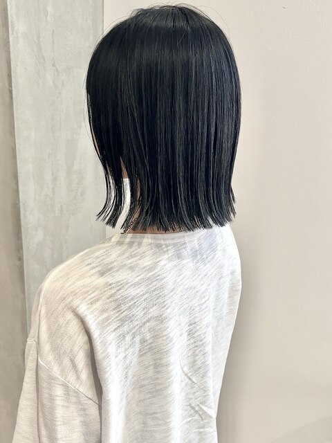 【YOKE】黒髪暗髪就活ヘアッシュグレージュカラーぱっつんボブ