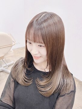 クローズ(cross-z) 小顔前髪イメチェンくびレイヤーカットアンブレラカラー