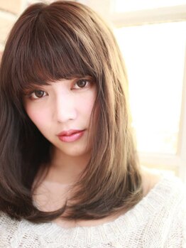 【高槻/駐車場あり】顔周りの印象チェンジはお任せ！小顔・抜け感を叶える“似合わせカット”が人気◎