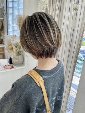 ロマーリ 岡山店(LOMARLIE) 30代40代ミディアム白髪ぼかしハイライト岡山ショート