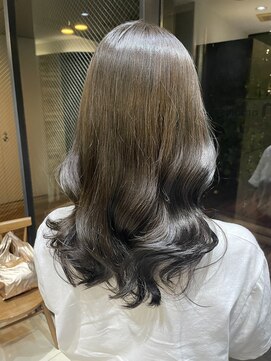 アメリ バイ アピッシュ(Amelie by apish) コテ巻き風パーマ韓国風パーマミディアムパーマ前髪パーマ