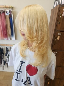ミラシィ 稲毛(Mirashy) 抜きっぱなしブロンド×レイヤーカット