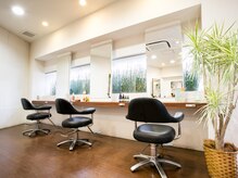 スペース アーツ 河内長野(Space Arts)の雰囲気(白を基調とした明るい空間♪)