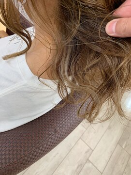 ヘアー アトリエ アンジー(Hair Atelier Angee) 結んだ時もお洒落な束感ハイライトカラー☆