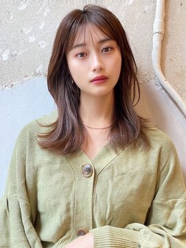 ディーエックス スリー(Dxxxx III) くびれミディアムヘア KAITO