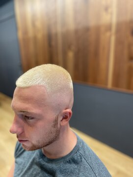 ドゥーエン 京橋店(DoEN) GOLD×スキンフェードボウズ