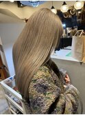 ベージュ