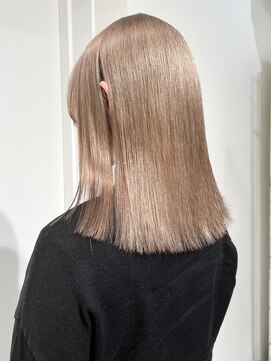 ココ 原宿(KOKO) ブリーチ似合わせカットミディアムレイヤーカットベージュ