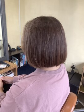 ワラティク(WARATI C) まとまりあるボブ／白髪ぼかし