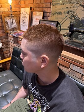 フォーコーナーズ(Four Corners) バズカット/スキンフェード/バーバー/刈り上げ