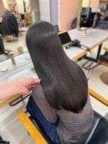 エクラ(ECLAT)&nbsp;縮毛矯正×ワンカラーのオリーブグレージュ