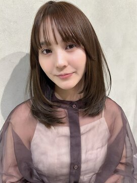 レイヤーカット　ミディアムレイヤー　顔まわりレイヤー