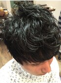 黒髪ショートネープツーブロック無造作ミックスウェーブショート