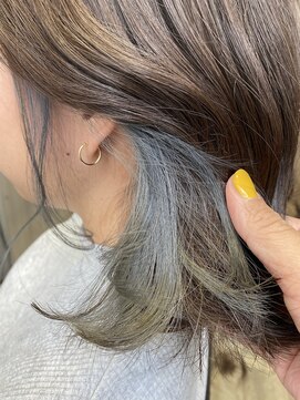 リジー(Litzy) ’インナーカラー×くすみグリーン’【椎葉】