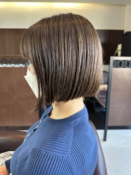 ムース 福島市店(Mousse-88-) 前下がり 切りっぱなしボブ モカグレージュ