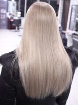 ディア(.eer)&nbsp;【.eer/ディア】艶髪ハイトーン×ホワイトベージュ