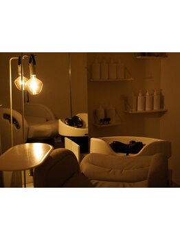 1席だけのプライベートサロン♪落ち着いた空間で周りを気にせず自分だけのサロンTimeを過ごせるのが魅力。