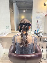 コワファーストナガサキシャンプーボーイ(COIFF1RST NAGASAKI SHAMPOO BOY)&nbsp;ツインポニーアレンジ