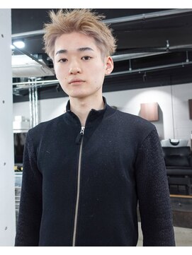 ピア ヤクイン(Pia Yakuin) ハイトーン　スパイーショート　ミルクティーベージュ