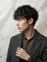 メンズ グレネイド(MENS GRENADE)&nbsp;大人男子のスペインカール風パーマ×刈り上げマッシュ