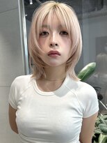 トリッカ シブヤ(TRICCA SHIBUYA)&nbsp;外ハネボブレイヤーボブミディアムレイヤーシャギーカットウルフ