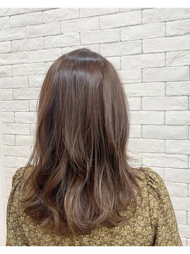 ルチナ 秦野(Lucina) ミディアムレイヤー×ラベンダーベージュ