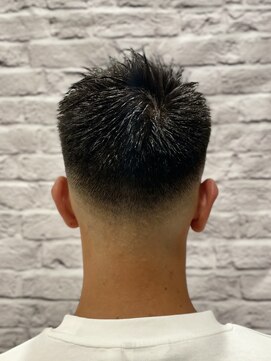 グレイスフル バーバープラチナム 六本木店(Graceful Barber platinum) スキンフェード/黒髪/アップバング/ワイルド/ショート/ビジネス