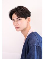 ネイビー(NAVY)&nbsp;毛流れパーマでつくる 韓流ヘア