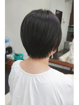 ヴィヴァーチェフィオーレ(Vivace fiore) ショートボブ