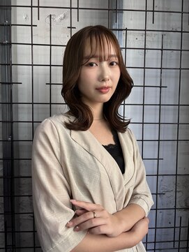 ウム(UMM) 韓国風ヘア / くびれ巻き / くすみベージュカラー