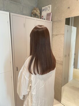 アイデンアンドティティ(IDEN AND TITY) 艶々ベージュカラー