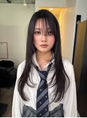 ロングレイヤーで動く暗めカラー黒髪ストレート