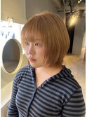 大分ショートボブ顔周りレイヤーカットハイトーンベージュカラー