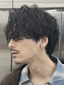 フィフス(fifth) 原宿メンズパーマスパイラルパーマセンターパートガイルヘア20代
