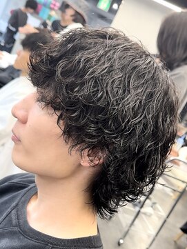 フィフス トウキョウ (fifth TOKYO) 渋谷メンズマッシュウルフパーマ緩め波巻きスパイラルパーマ