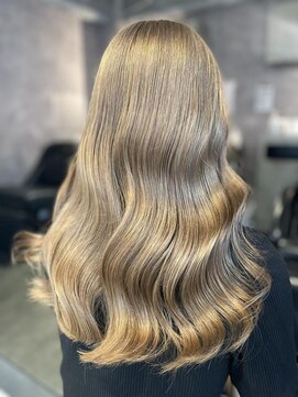 エルバイラビス 大宮(elu by lovis) 《三宅悠斗》ミルクティーベージュ/大宮/ブリーチ