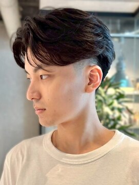 メンズサロン ブロック(Men's Salon bloc) カルマパーマ 韓国風パーマ ツーブロック センターパート 20代