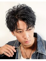 オーシャントーキョー ホワイト 原宿(OCEAN TOKYO WHITE)&nbsp;センターパートウルフ波巻きツイストスパイラルパーマ黒髪