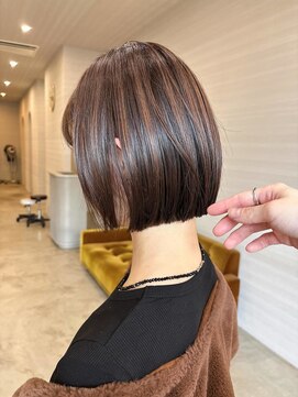 ハイライトが映える艶ボブ
