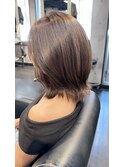 透明感たっぷりのグレージュショートボブ