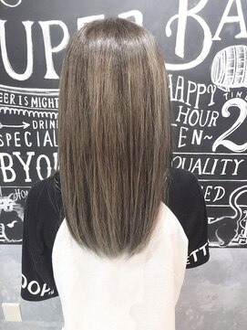 ルーツ(Root) お客様スタイル アッシュベージュ