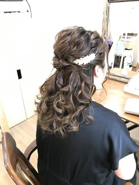ロカット サロン(Roquat Salon) ミディアムヘアアレンジ【ヘアアレンジ　立川/立川南/八王子】