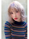 ハイトーングレージュ×外ハネストリートミディ
