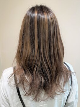 アズール 草加(azule) バレイヤージュ　外国人風　ベージュ　ロング