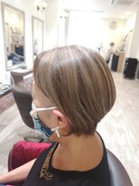 ルシードスタイル クリザンテーム&nbsp;前下りボブ×白髪ぼかしメッシュ
