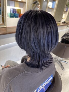 アネラ(Anela) 色落ちまで楽しめるブルーバイオレットウルフスタイル