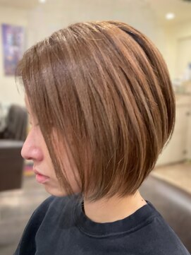 アイナ(aina) くびれハイライトショートにインナー&イヤリングカラー【aina】