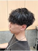 波巻きスパイラルパーマメンズ刈り上げショート前下りマッシュ