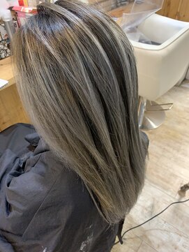 ルーカス(Lucas) 外国人風エアタッチカラー